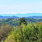In Asti With A Lovely Hill View From The Garden Nyaraló *