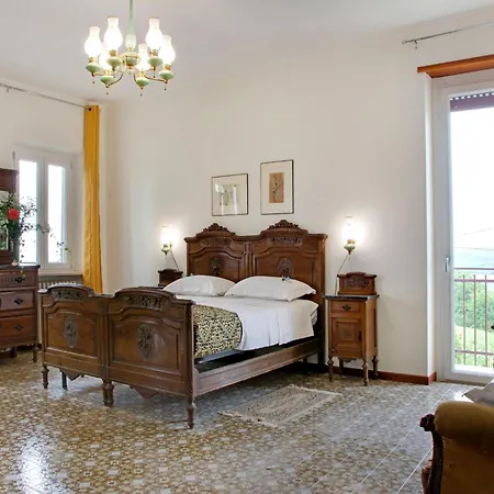 Dom wakacyjny In Asti With A Lovely Hill View From The Garden *