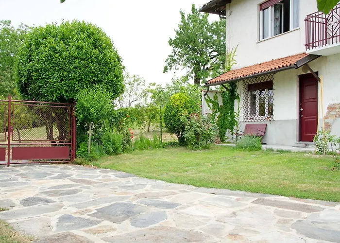 In Asti With A Lovely Hill View From The Garden Hébergement de vacances